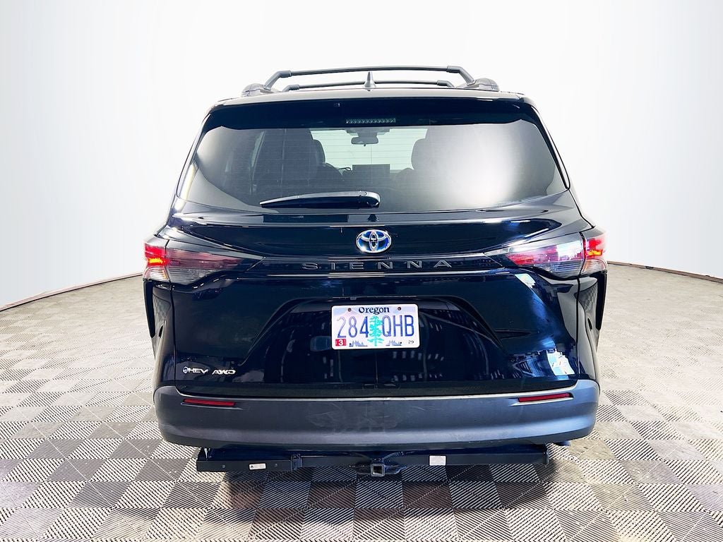 2025 Toyota Sienna LE 8 Passenger