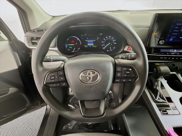 2025 Toyota Sienna LE 8 Passenger