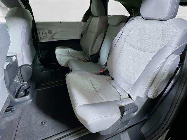 2025 Toyota Sienna LE 8 Passenger