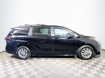 2025 Toyota Sienna LE 8 Passenger