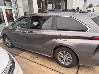2022 Toyota Sienna LE 8 Passenger