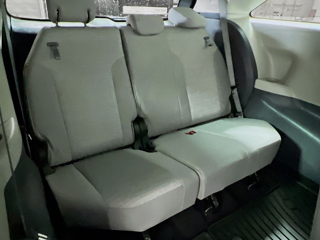 2022 Toyota Sienna LE 8 Passenger