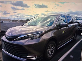 2024 Toyota Sienna XLE 8 Passenger