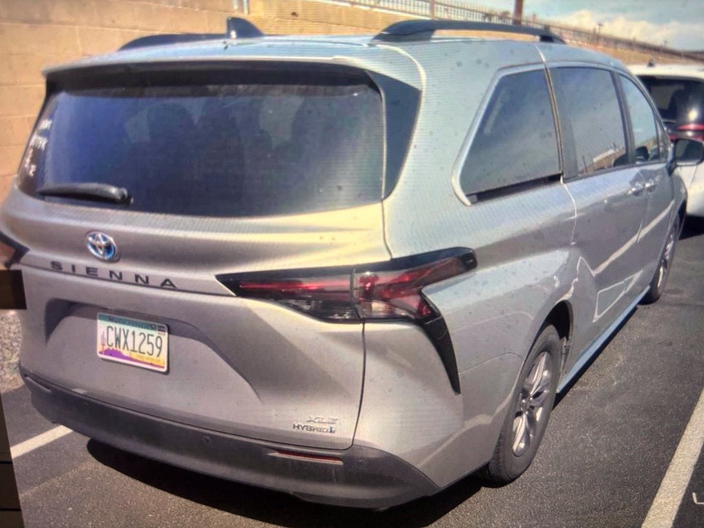 2024 Toyota Sienna XLE 8 Passenger
