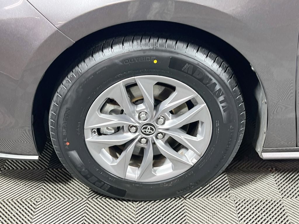 2024 Toyota Sienna XLE 8 Passenger