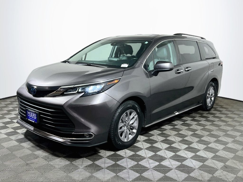 2024 Toyota Sienna XLE 8 Passenger