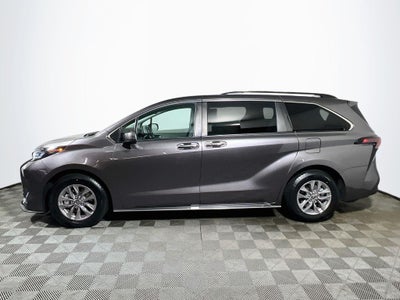 2024 Toyota Sienna XLE 8 Passenger