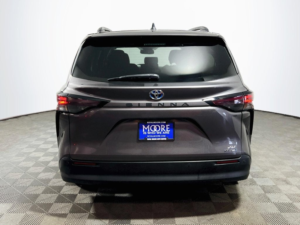 2024 Toyota Sienna XLE 8 Passenger