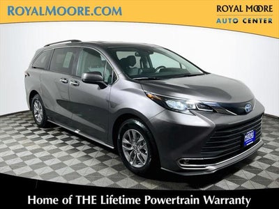 2024 Toyota Sienna XLE 8 Passenger