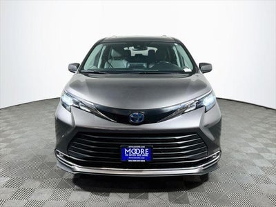 2024 Toyota Sienna XLE 8 Passenger