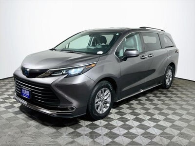 2024 Toyota Sienna XLE 8 Passenger