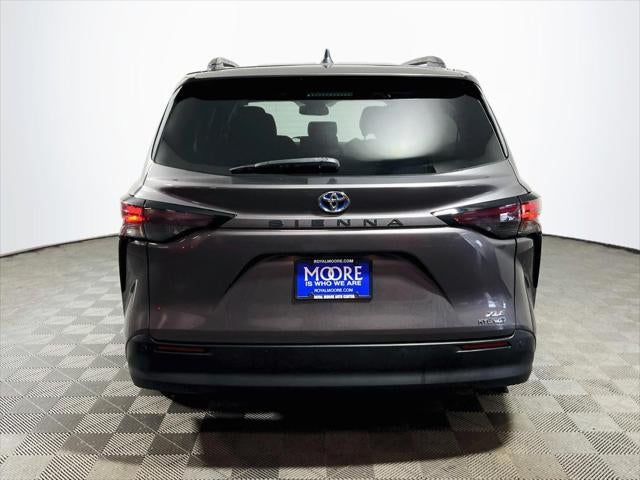 2024 Toyota Sienna XLE 8 Passenger