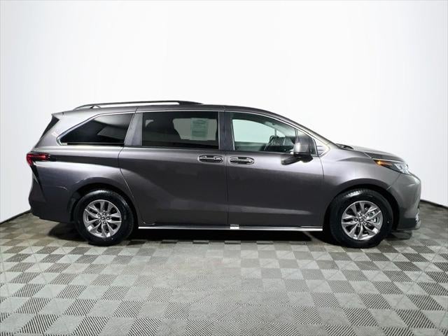 2024 Toyota Sienna XLE 8 Passenger