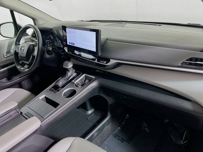 2025 Toyota Sienna XLE 8 Passenger