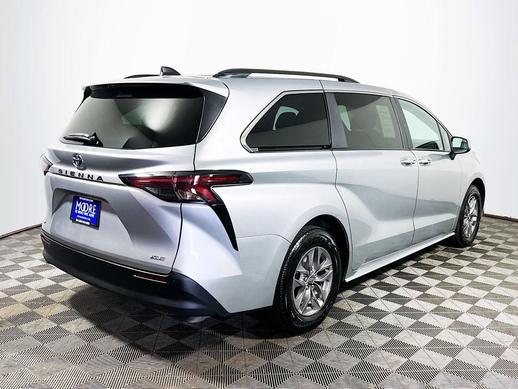 2025 Toyota Sienna XLE 8 Passenger