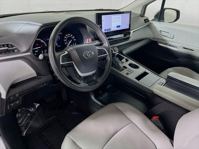 2025 Toyota Sienna XLE 8 Passenger