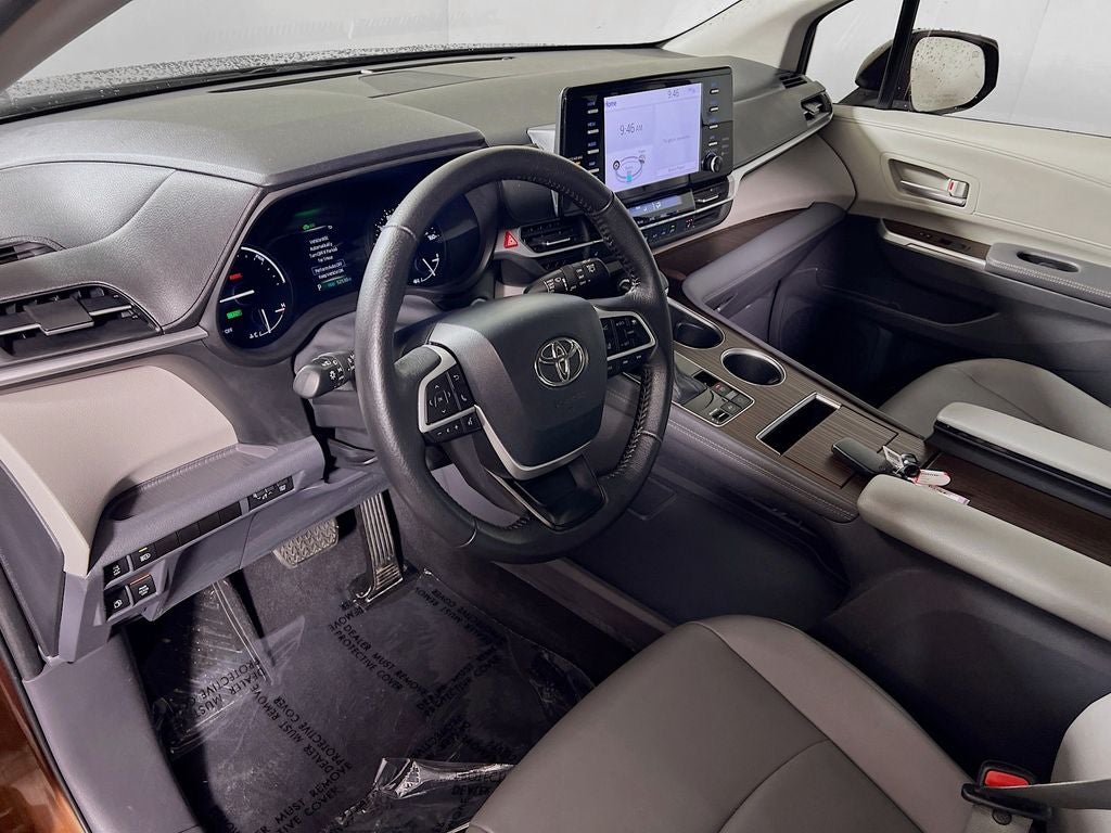 2022 Toyota Sienna XLE 8 Passenger
