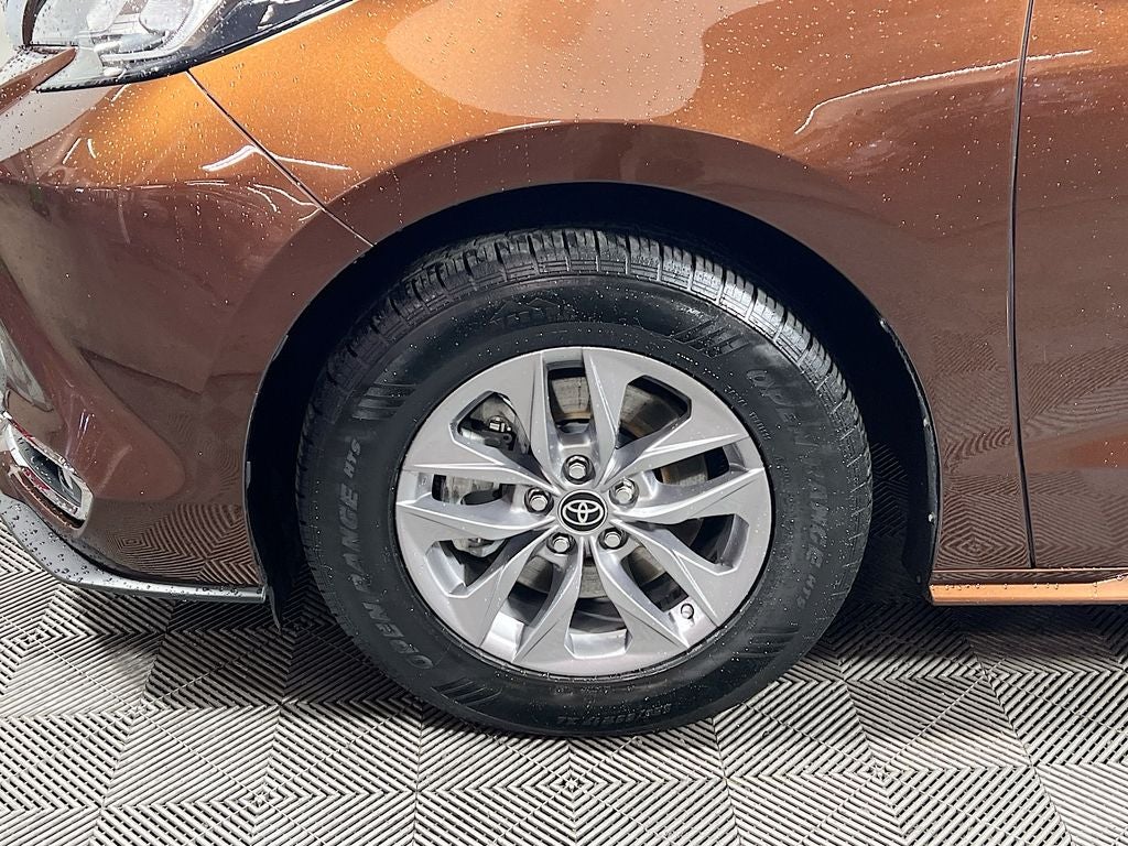 2022 Toyota Sienna XLE 8 Passenger