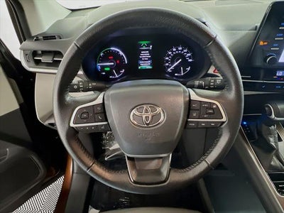 2022 Toyota Sienna XLE 8 Passenger