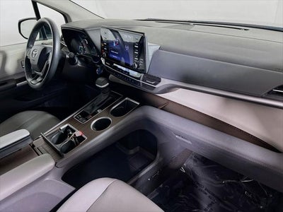 2024 Toyota Sienna XLE 8 Passenger
