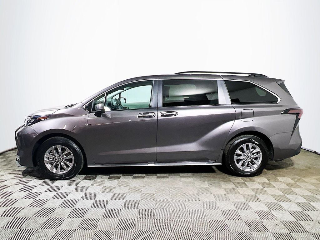 2024 Toyota Sienna XLE 8 Passenger