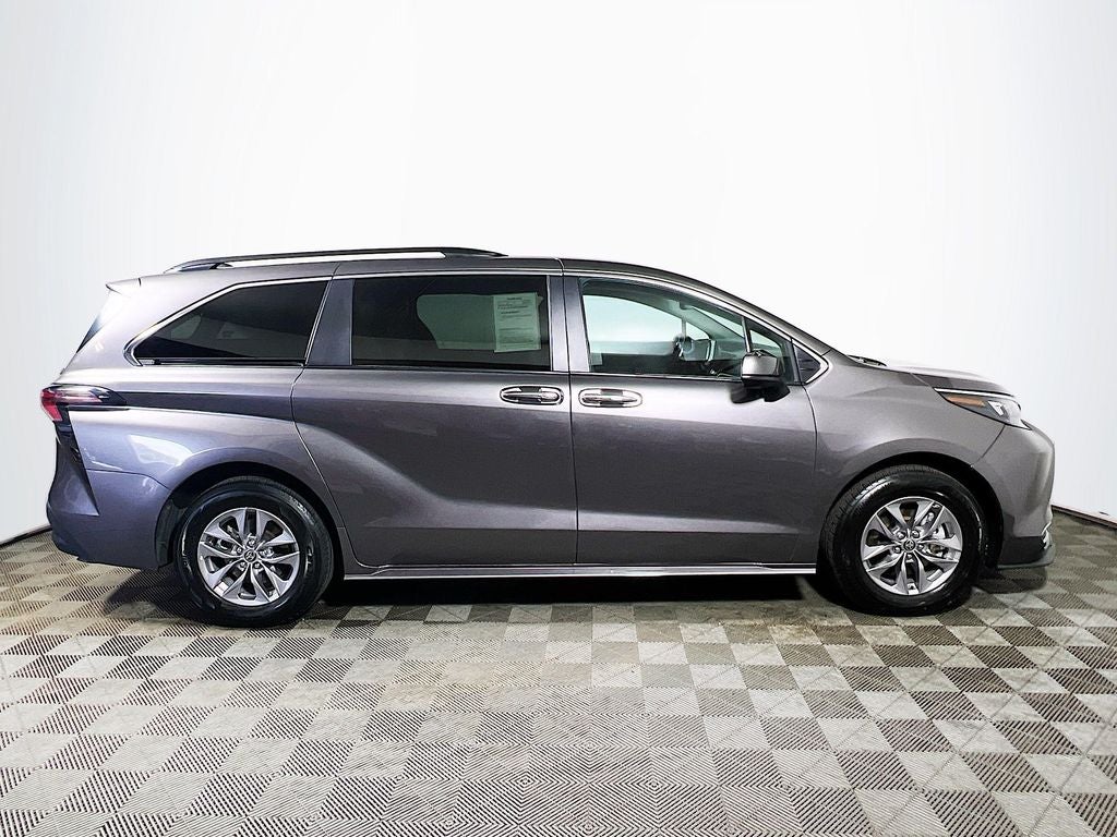 2024 Toyota Sienna XLE 8 Passenger