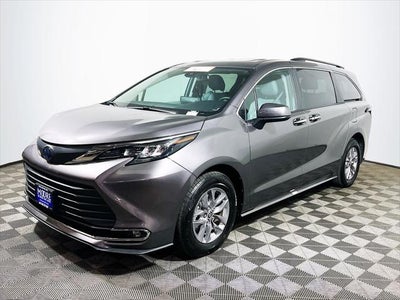 2024 Toyota Sienna XLE 8 Passenger