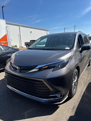 2024 Toyota Sienna XLE 8 Passenger