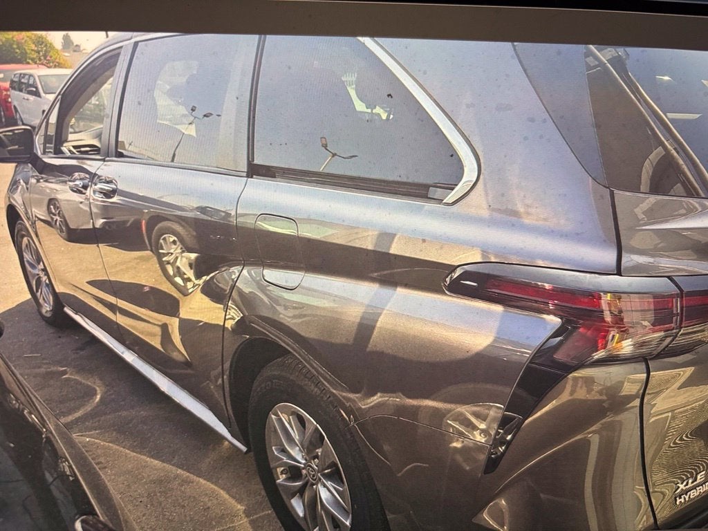 2023 Toyota Sienna XLE 8 Passenger