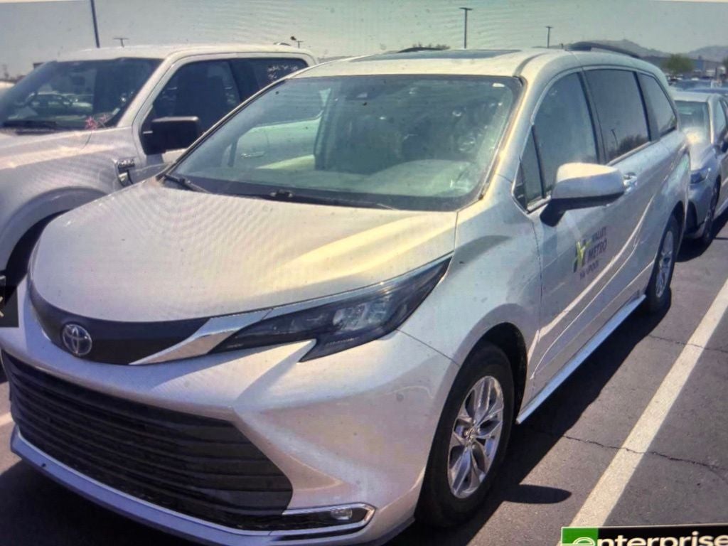 2024 Toyota Sienna XLE 8 Passenger