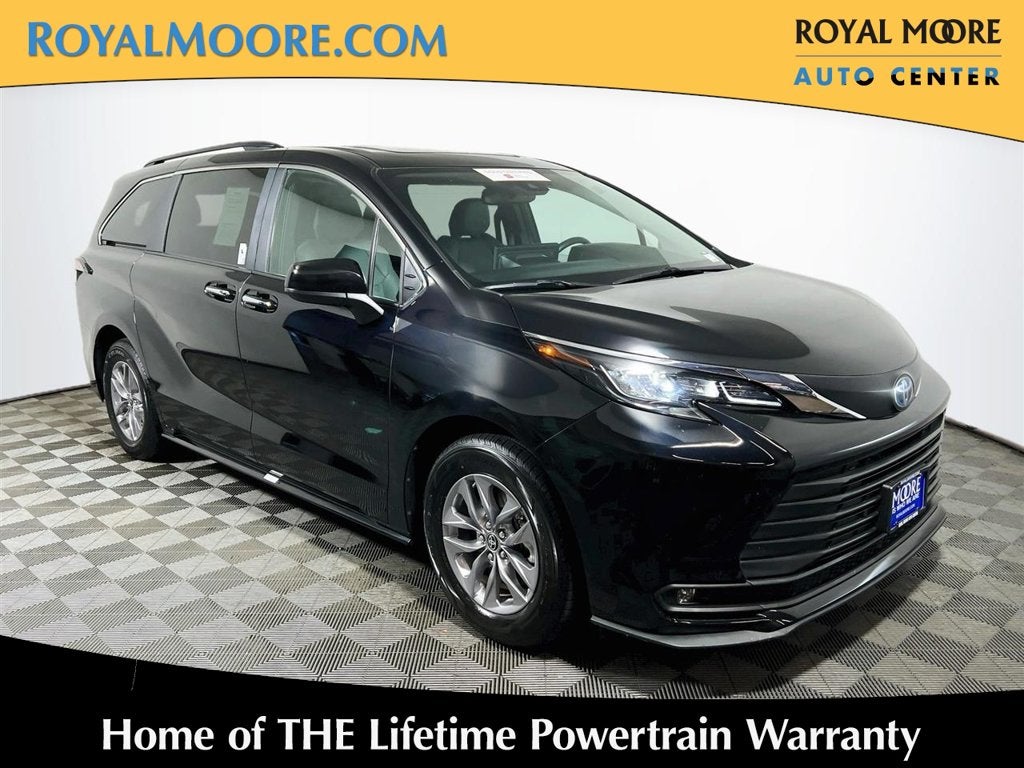 2025 Toyota Sienna XLE