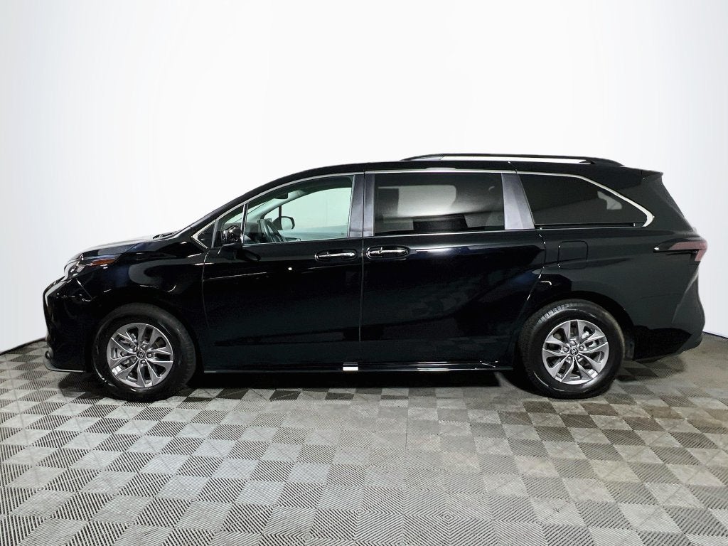 2026 Toyota Sienna XLE 8 Passenger