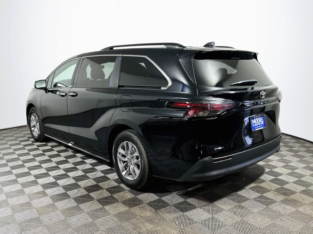 2026 Toyota Sienna XLE 8 Passenger