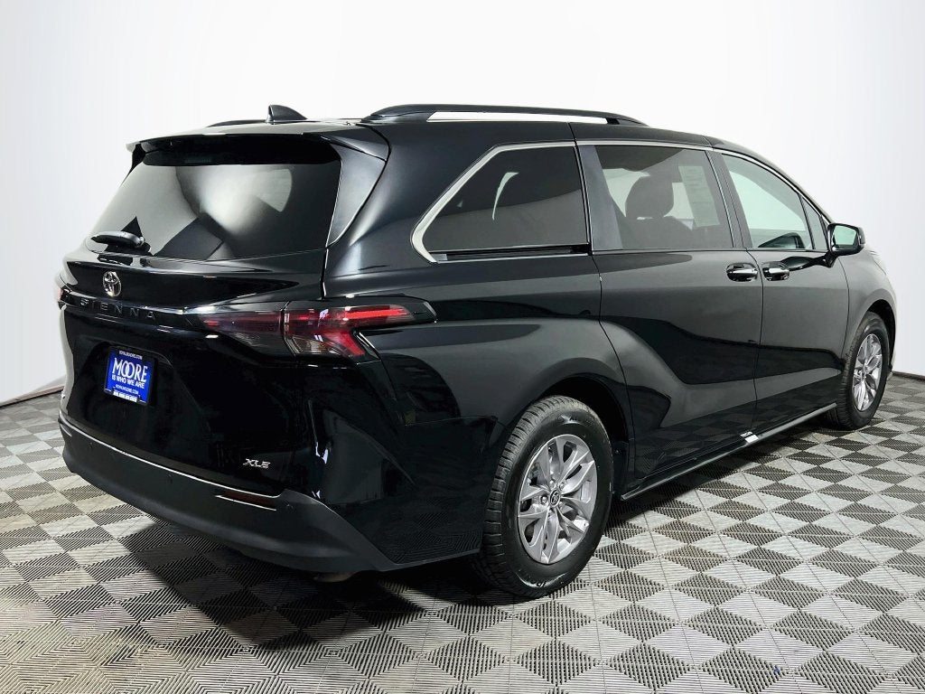 2026 Toyota Sienna XLE 8 Passenger