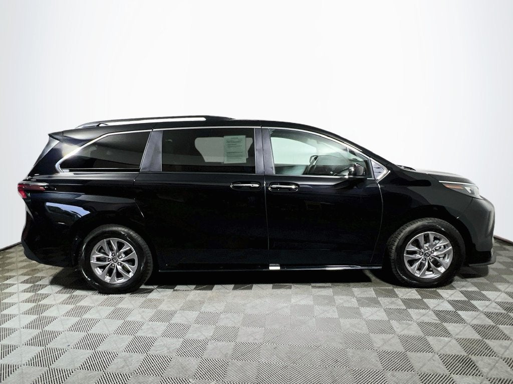 2026 Toyota Sienna XLE 8 Passenger