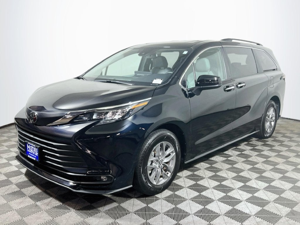 2026 Toyota Sienna XLE 8 Passenger