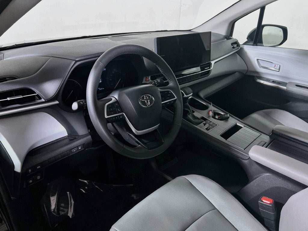 2026 Toyota Sienna XLE 8 Passenger