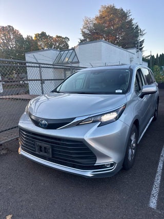 2024 Toyota Sienna XLE 8 Passenger
