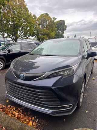 2024 Toyota Sienna XLE 8 Passenger