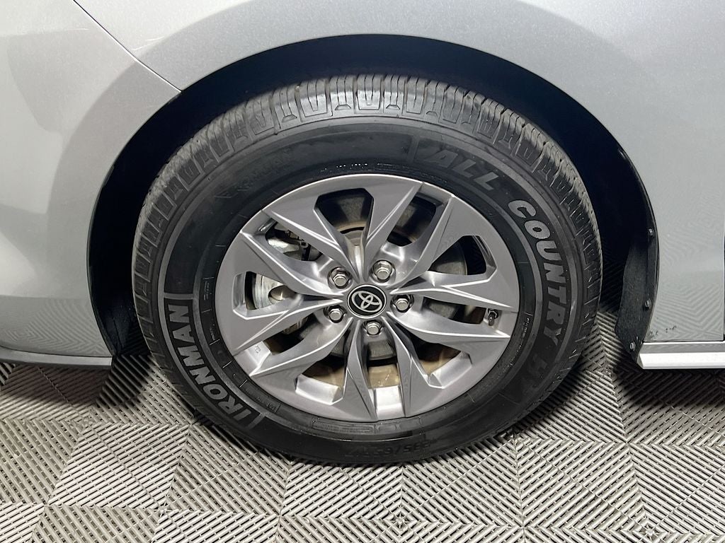 2024 Toyota Sienna XLE - Photo 27