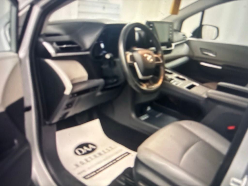 2024 Toyota Sienna XLE 8 Passenger
