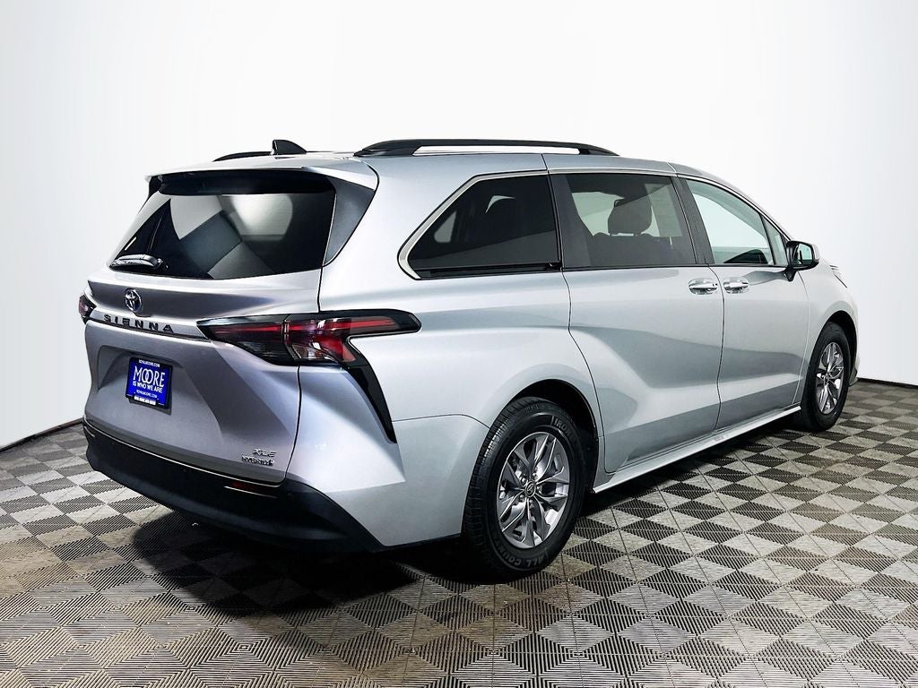 2024 Toyota Sienna XLE - Photo 7