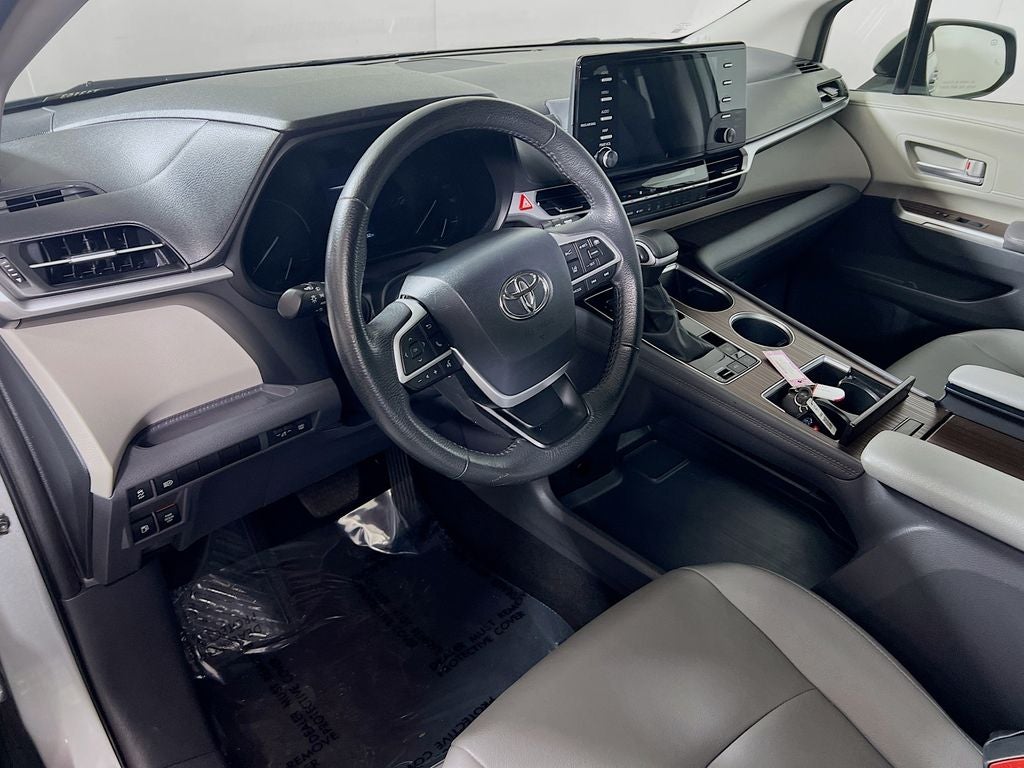 2024 Toyota Sienna XLE - Photo 9