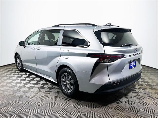 2024 Toyota Sienna XLE - Photo 39
