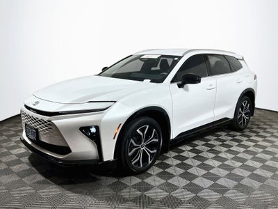 2025 Toyota Crown Signia XLE
