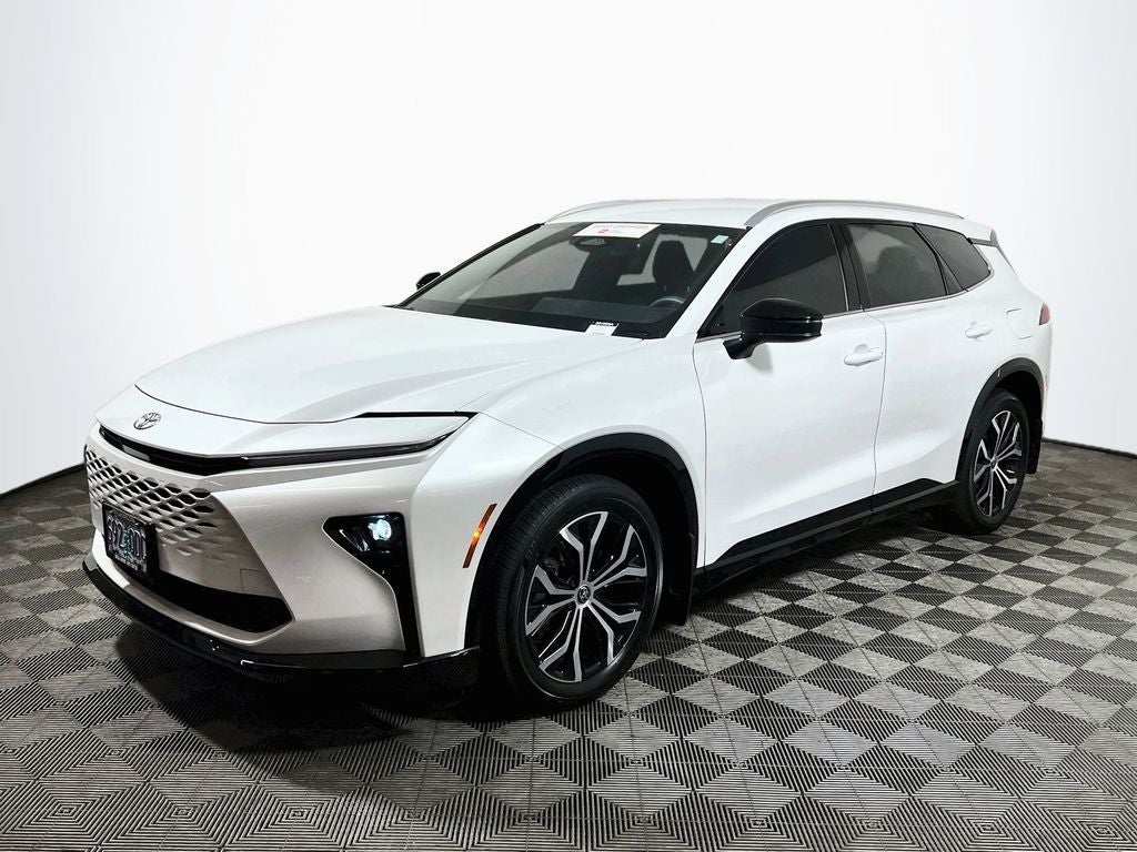 2025 Toyota Crown Signia XLE