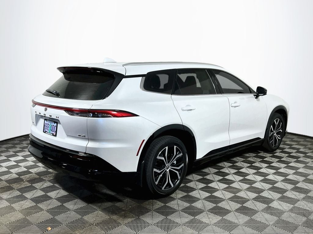 2025 Toyota Crown Signia XLE