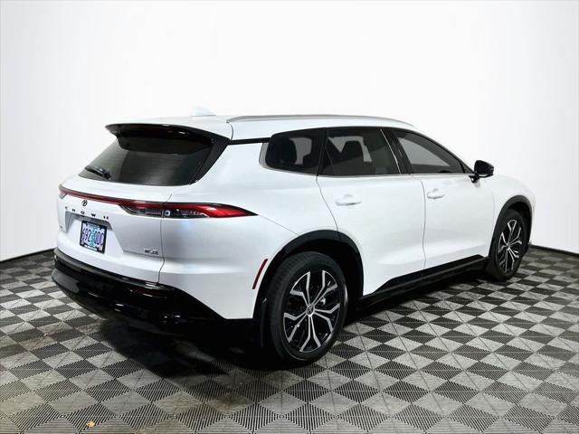 2025 Toyota Crown Signia XLE