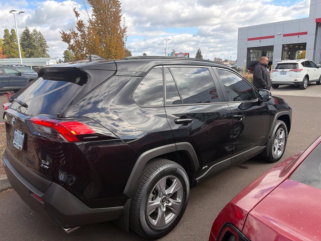 2025 Toyota RAV4 Hybrid XLE