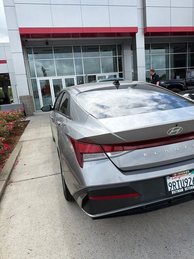 2025 Hyundai Elantra SE